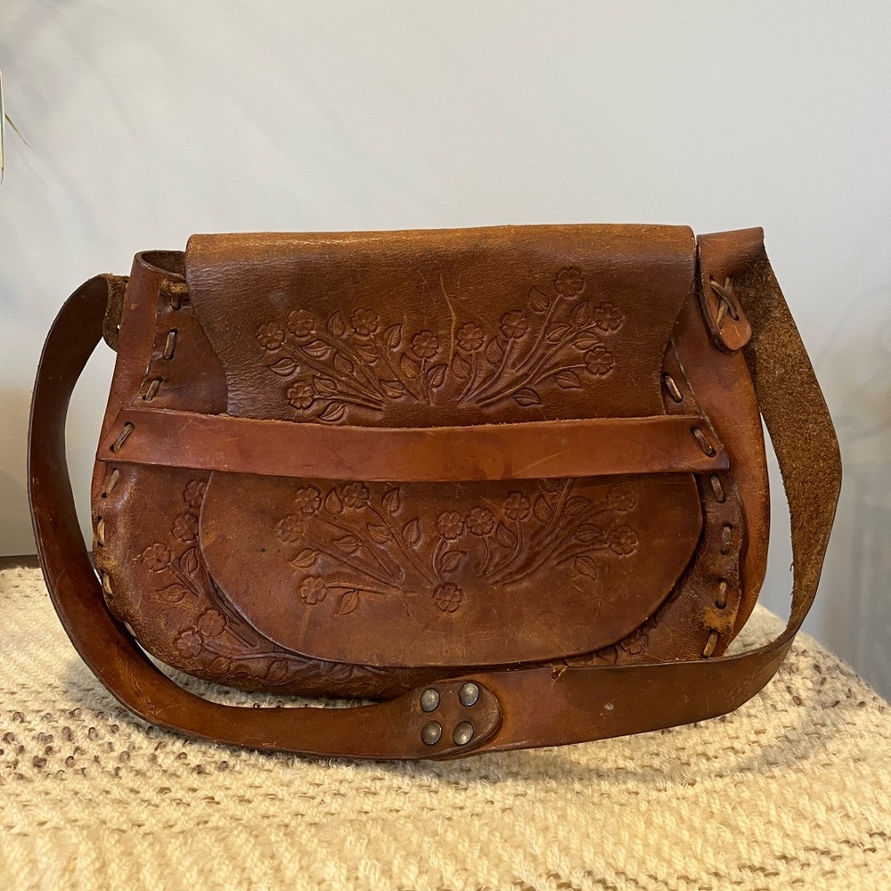 Vintage Tooled Leather Purse Floral Design